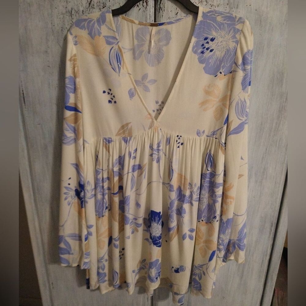 Free people V-neck Floral top Xs boho Cottagecore feminine